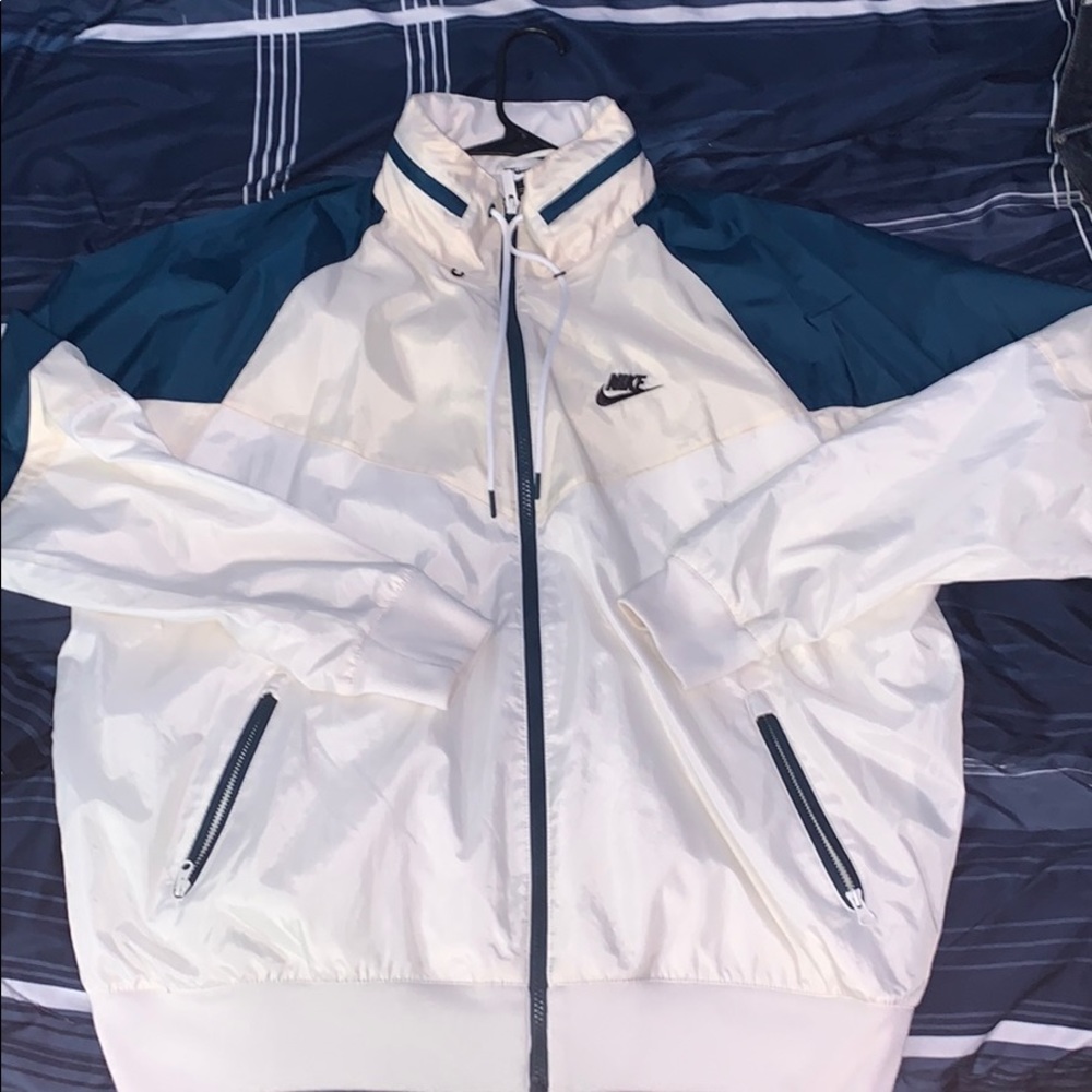 NIKE WINDBREAKER